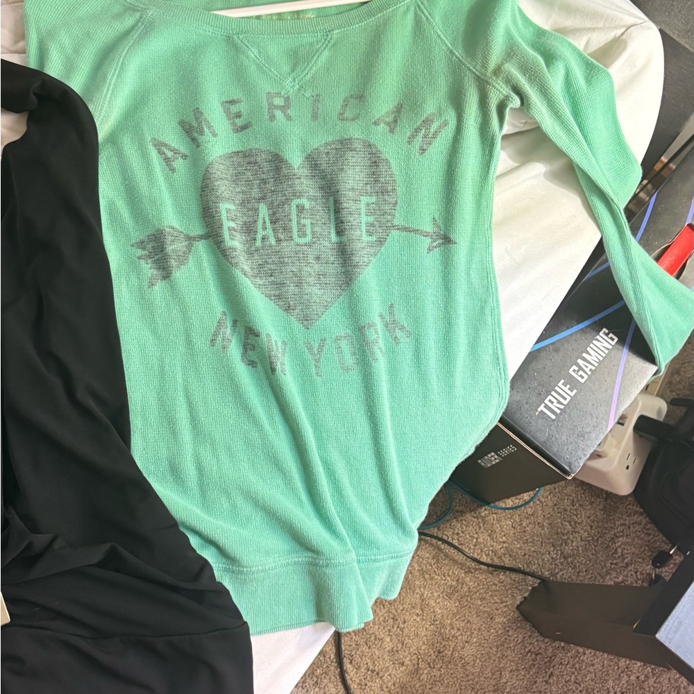 American Eagle Outfitters Green Long Sleeve Tee